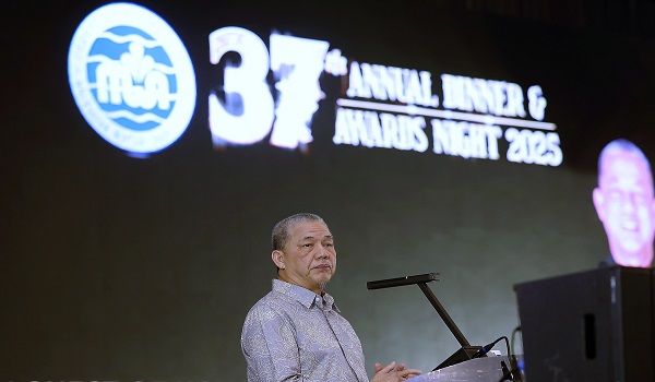 Timbalan Perdana Menteri Datuk Seri Fadillah Yusof berucap pada Majlis Makan Malam Tahunan dan Malam Anugerah Persatuan Air Malaysia (MWA) Ke-37/BERNAMA
